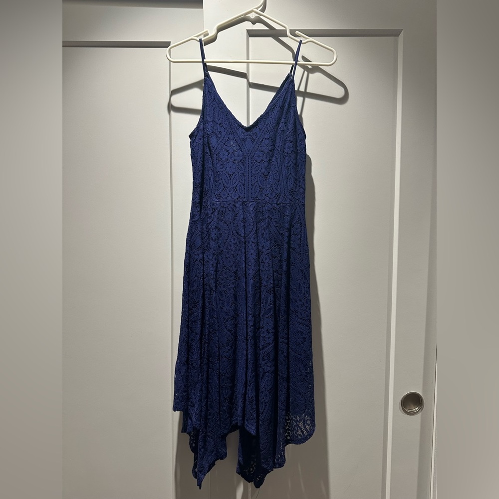 Express size 0 women’s Navy lace cocktail dress